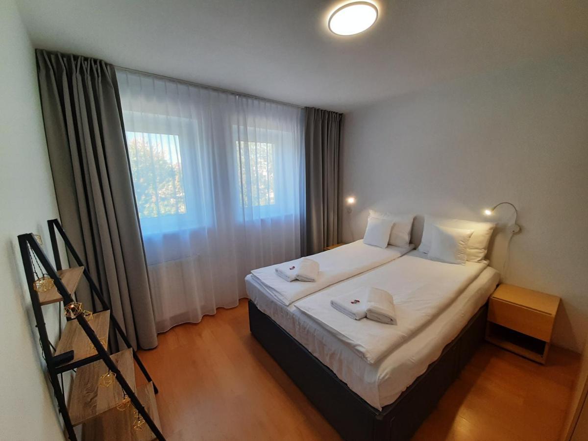 Old Town Apartment *